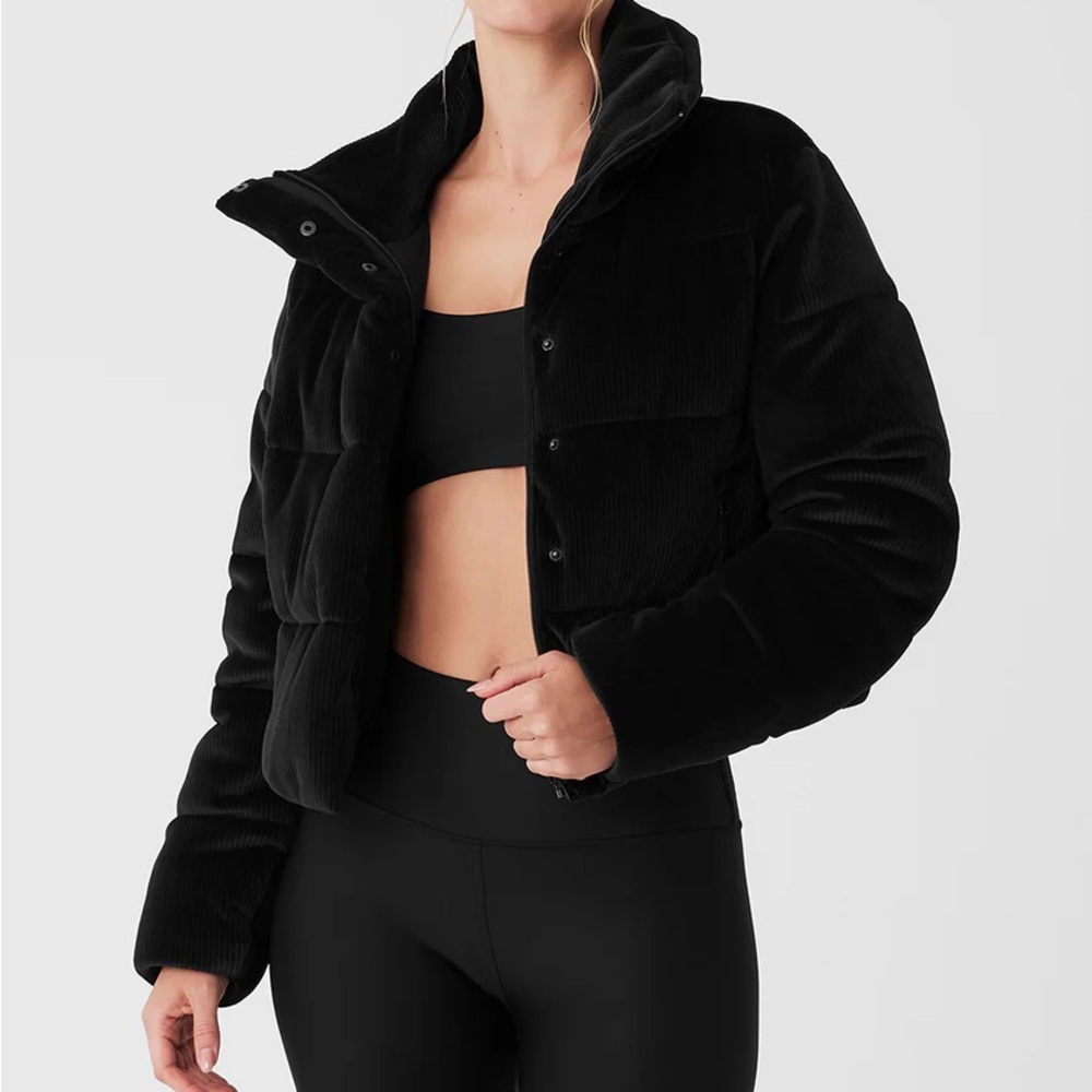 NWOT Alo yoga medium black velvet cropped puffy jacket coat